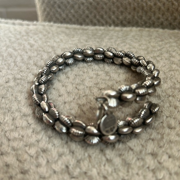 🐚Alex & Ani Clamshell Vintage 66 Bracelet - Picture 2 of 3